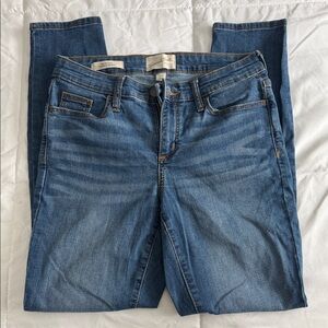 Universal Thread Medium Blue Mid Rose Skinny Jeans